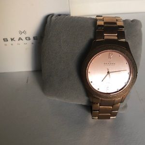 Rose tone metal watch